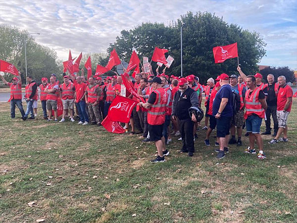 Nearly 2 000 Dock Workers Begin 8 Day Strike In UK S Largest Container