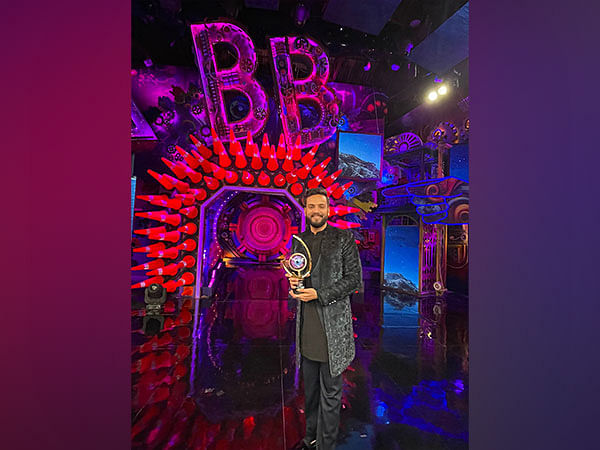 Bigg Boss Ott Season Finale Elvish Yadav Lifts Trophy Beats