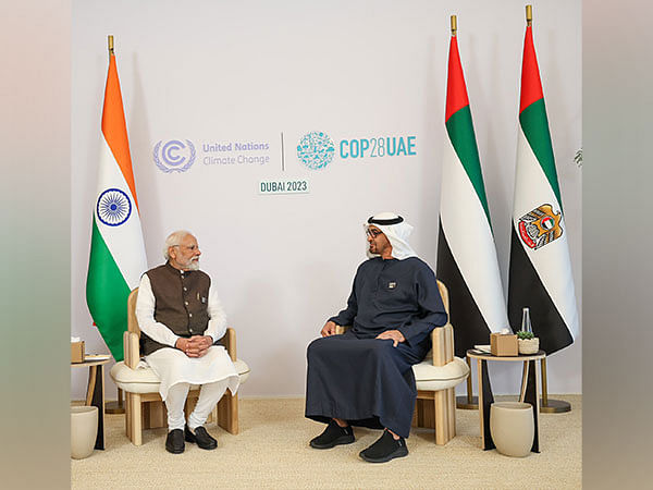 Pm Modi Meets Uae President On Sidelines Of Cop Summit In Dubai