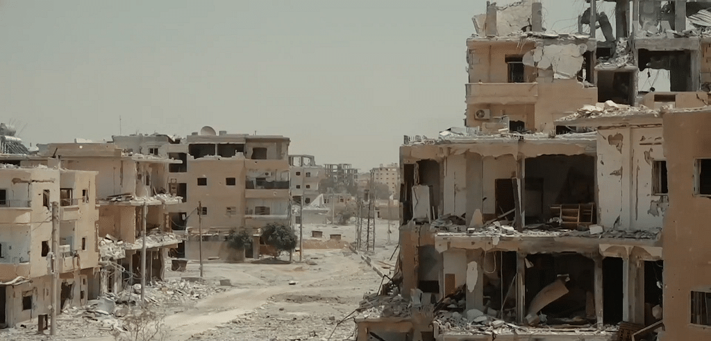 Destroyed neighbourhood in Raqqa | Source: Wiki Commons