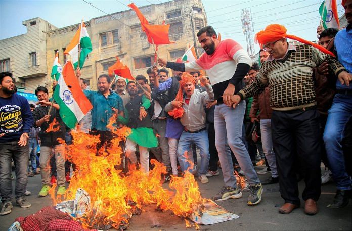 Rajput community members burn the effigy oif Padmavati's film director