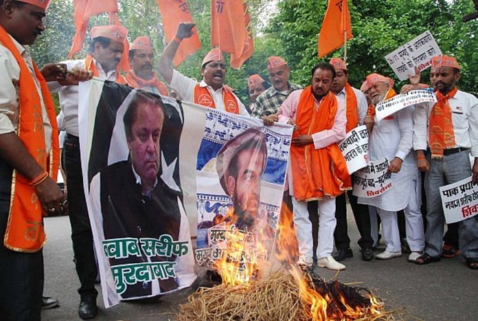 Shiv Sena supporters protesting against Pakistan.
