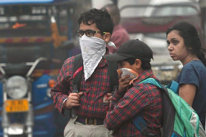 Children using handkerchiefs to cover their faces during the smog.