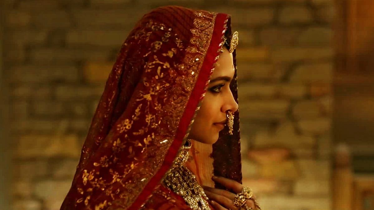 Padmavati Ghoomar song: Deepika Padukone is magnificent in the first song  from the movie – Newsfolo