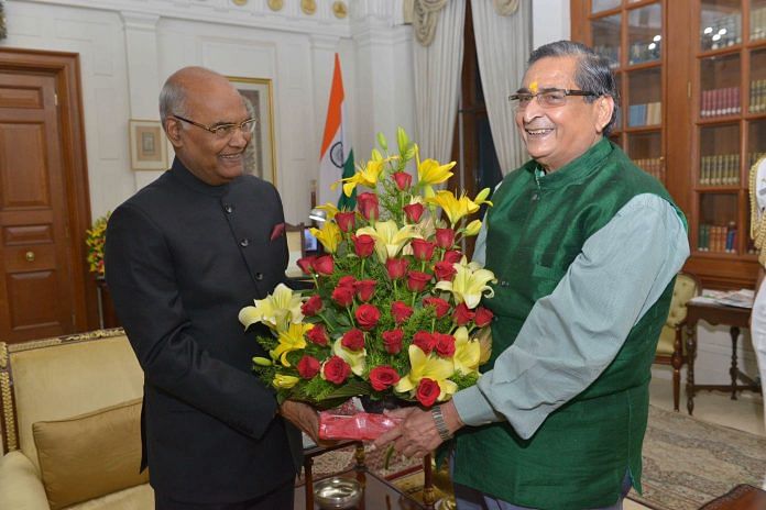 An image showing BJP MP RK Sinha (right) with President Ram Nath Kovind (left)