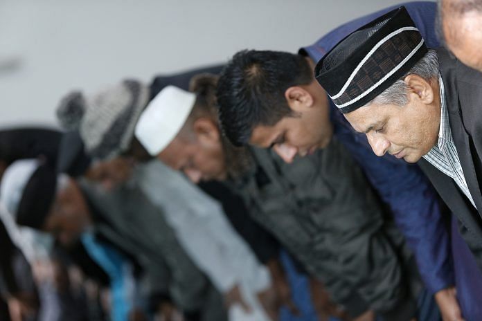 Ahmadiyya Muslims Praying