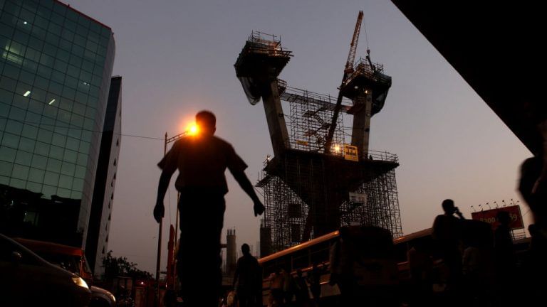 मुख्यमंत्री फडनवीस का ‘वार रूम’ प्रोजेक्ट्स में आ रहे धीमापन के खिलाफ लड़ रहा जंग