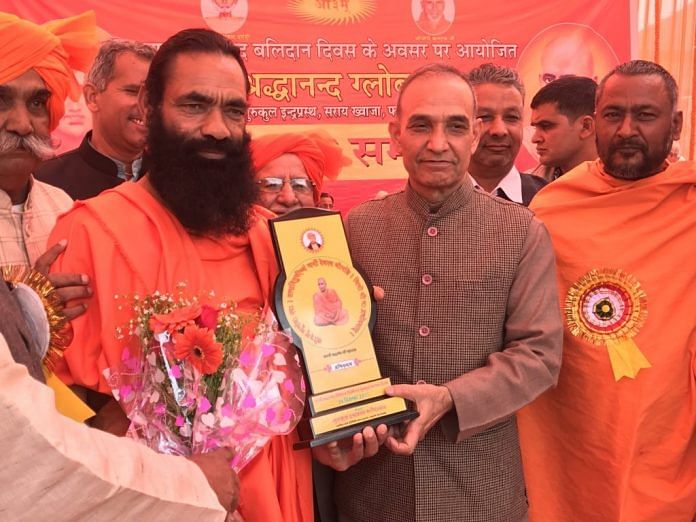 Minister of State for HRD Ministry, Satya Pal Singh, with Swami Shraddhanand ji Indraprasth to propagate Arsha Education system