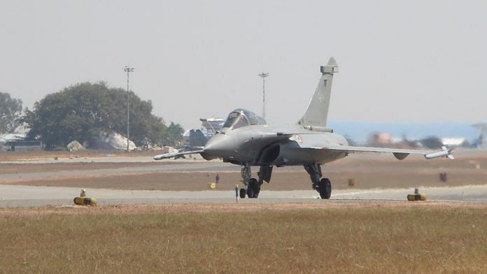 Rafale jet on a runway at Aero India | Commons
