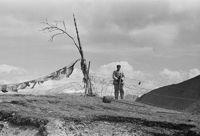 Chinese soldiers guard the border on the Nathu La mountain pass connecting India and China's Tibet Autonomous Region during the Chola incident (or Sino-Indian skirmish), Himalayas, 3rd October 1967 | Photo by Express/Hulton Archive/Getty Images