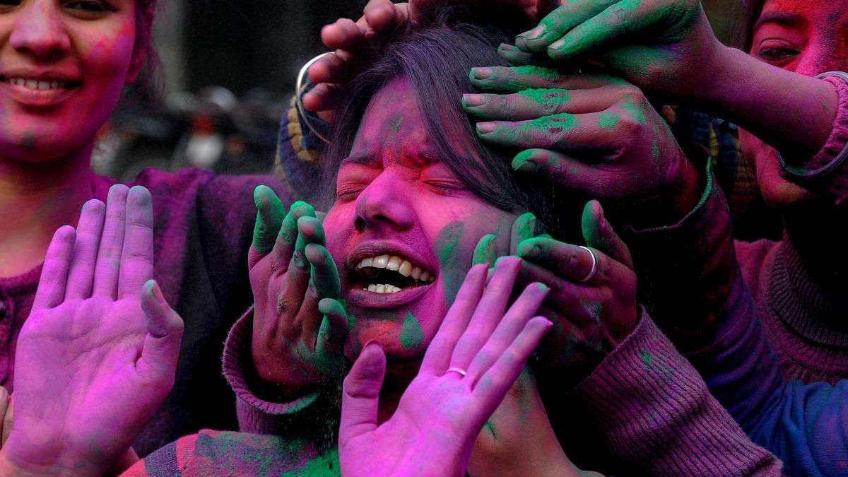 Indian ladies don't' have any desire to play Holi