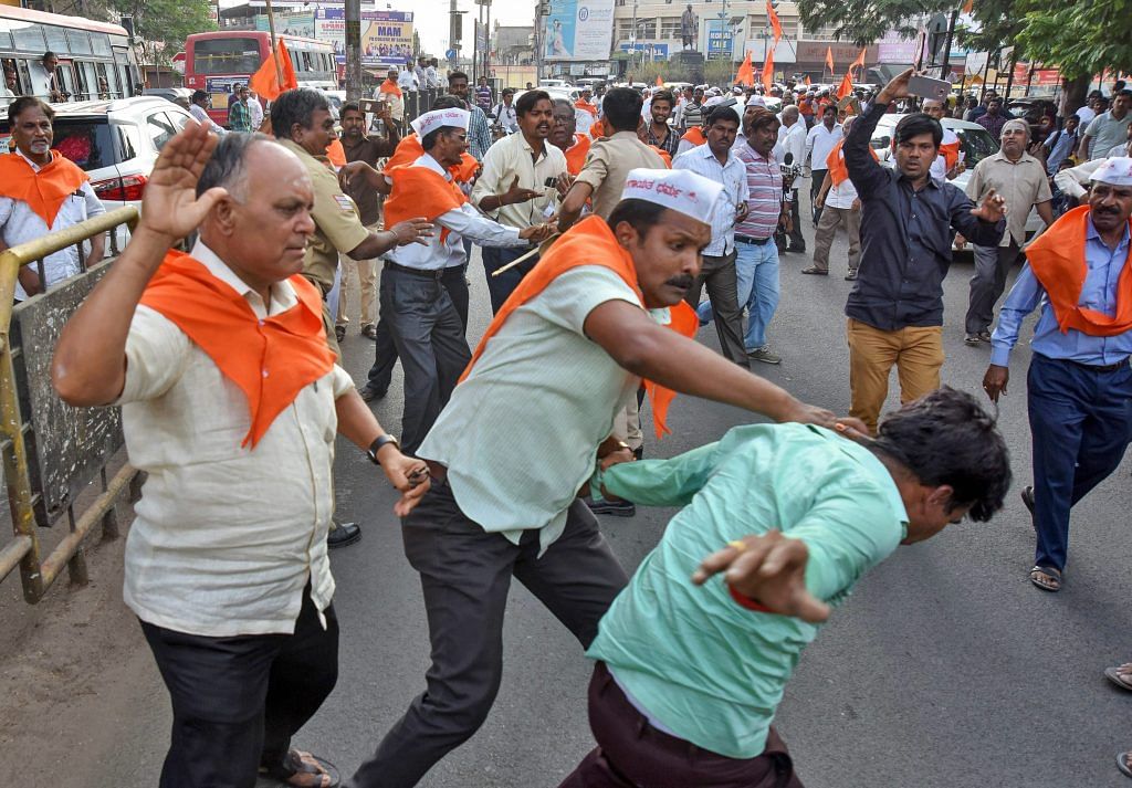 People of Lingayat and Veershaiva community clash with each other in Kalburgi