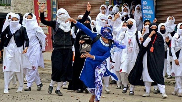 Kashmiri girls pelting stones
