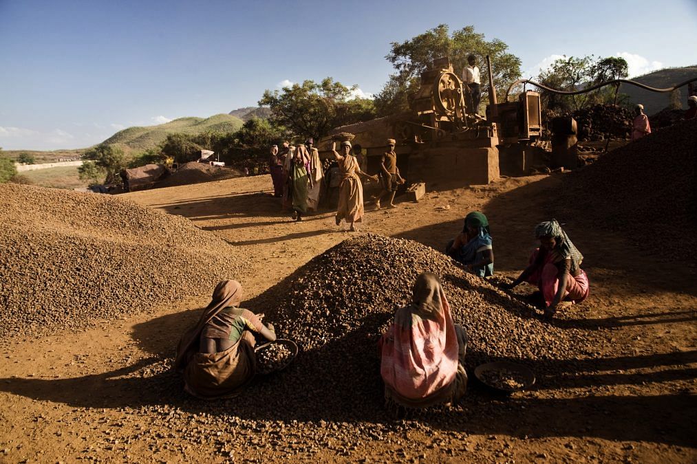 The people of this village extract gold from the soil, earn millions of rupees every year, not abroad, this village is in India itself.