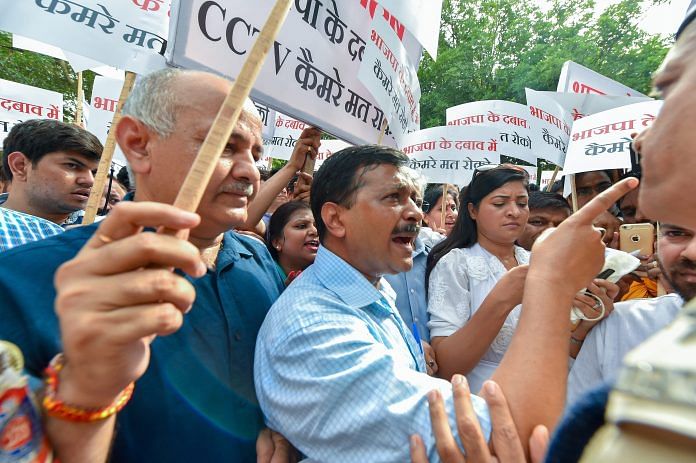 Delhi chief minister Arvind Kejriwal (centre) with Deputy CM Manish Sisodia take part in a protest. | PTI