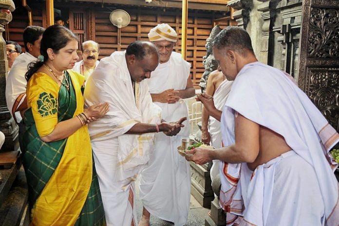 Karnataka chief minister H.D. Kumaraswamy visits Manjunatha Swamy temple