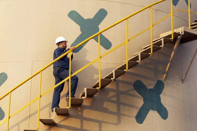 Citing security threat, federal government curbs operations of two oil firms in Karachi