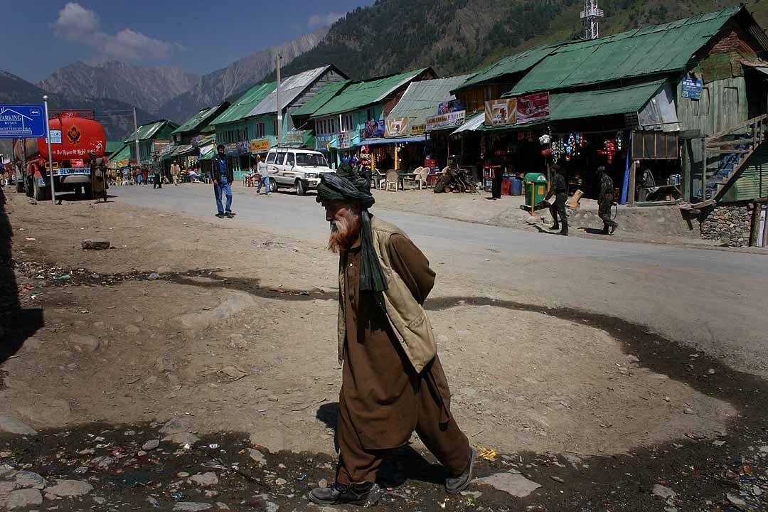 'Property in Kashmir' is the social media buzzword after govt move on