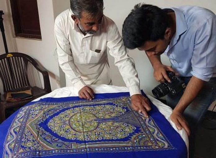 Abdul Gafur Khatri with his Rogan art piece 