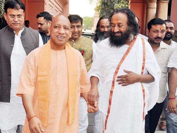 Actual image of UP CM Yogi Adityanath and Sri Sri Ravishankar 