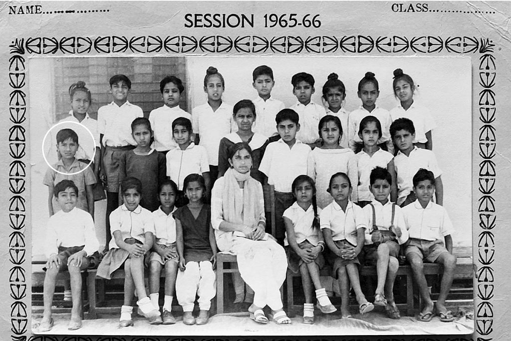 The author (second row, extreme left), when he was in Class V in Saraswati Shishu Mandir