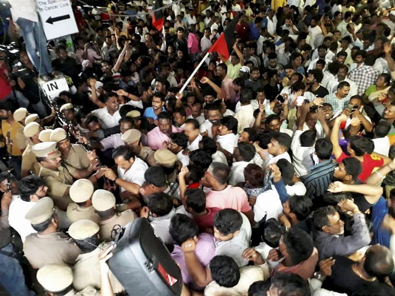 Tamil Nadu leaders visit Karunanidhi while he remains in intensive care