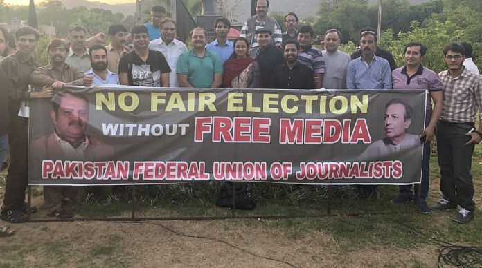 Pakistani journalists protest for freedom of press | @Naeem121/Twitter