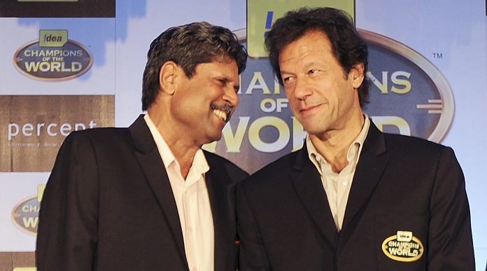 Imran Khan (R) and Kapil Dev (L)
