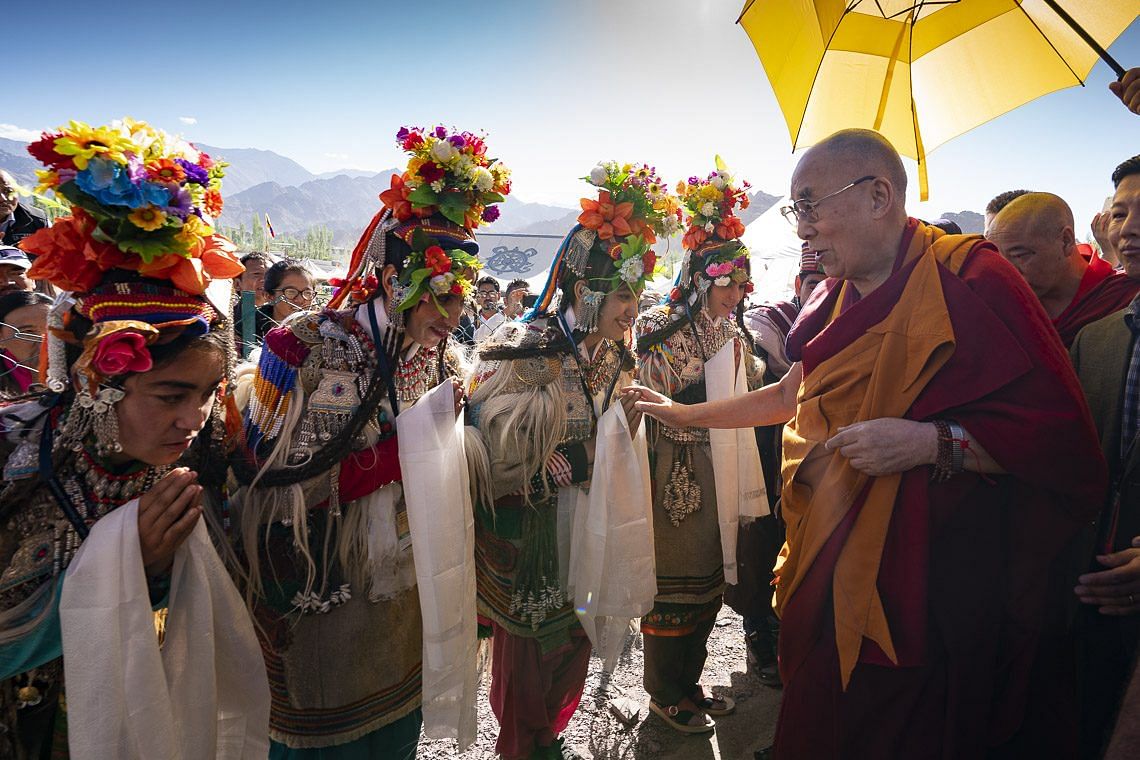 The Dalai Lama meets Ladakhis dress in traditional dress | Tenzin Choejor/dalailama.com