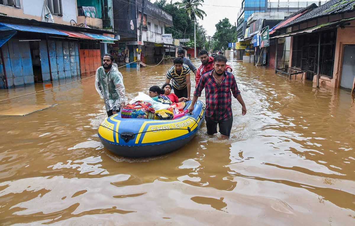People being rescued during Kerala floods