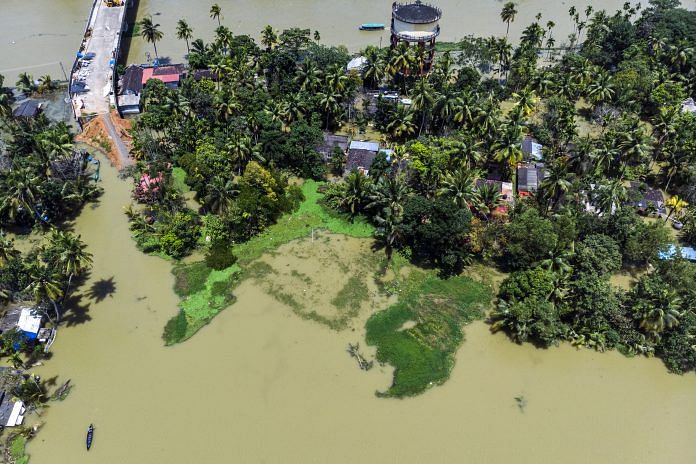Trees and houses are partially submerged in floodwaters, Alappuzha, Kerala | Prashanth Vishwanathan/Bloomberg