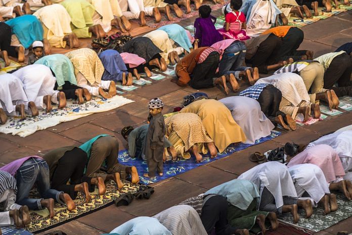Muslims pray at Jama Masjid, New Delhi | Daniel Berehulak/Getty Images