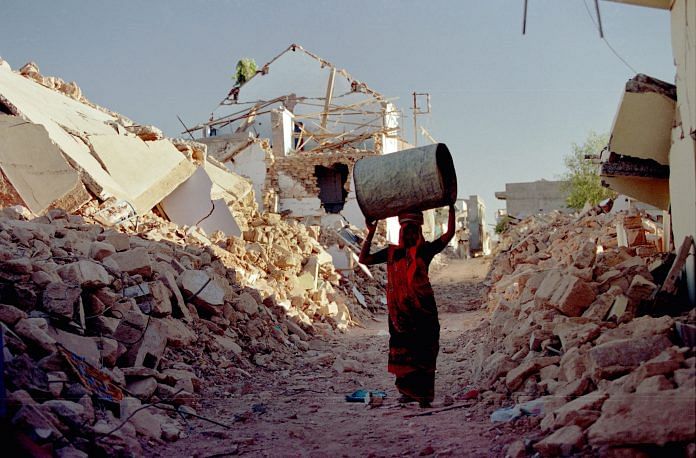 A village in the outskirts of Bhuj after the 2001 earthquake in Gujarat | Paula Bronstein for UNICEF/Liaison