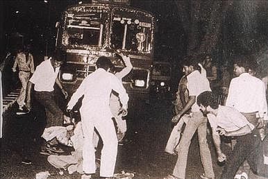 A mob on the rampage in Delhi, 1984 | Wikipedia