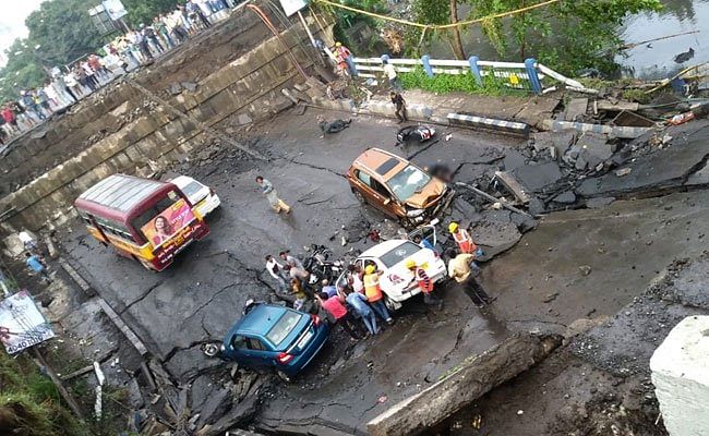 Arterial bridge collapse in Kolkata