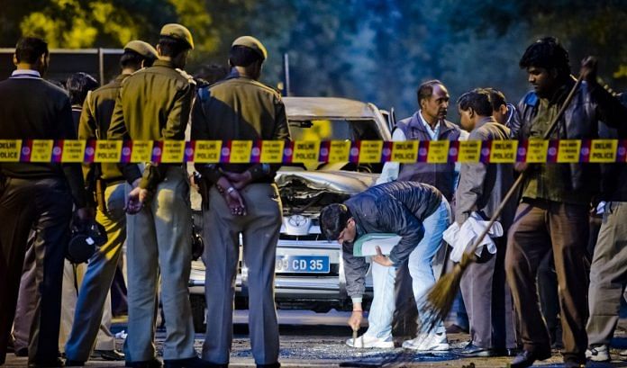 Police and forensic officers examine a damaged Israeli embassy vehicle after an explosion in New Delhi, 2012 | Daniel Berehulak /Getty Images