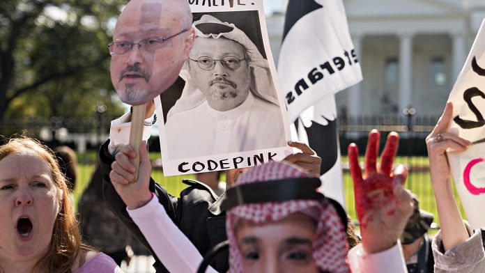 Protesters hold photographs of journalist Jamal Khashoggi outside the White House in Washington, D.C.| Andrew Harrer/Bloomberg