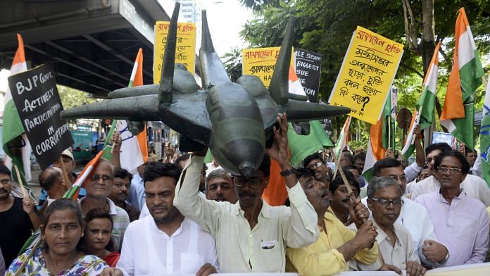 Congress workers carry out a protest against the Rafale deal in Kolkata | File Photo/Saikat Paul/Pacific Press