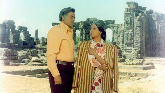 Suchitra Sen and Sanjeev Kumar in a still from Aandhi | YouTube