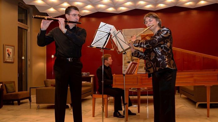 German ambassador Martin Ney (L) with his wife playing the flute at a private concert in his residence | india.diplo.de