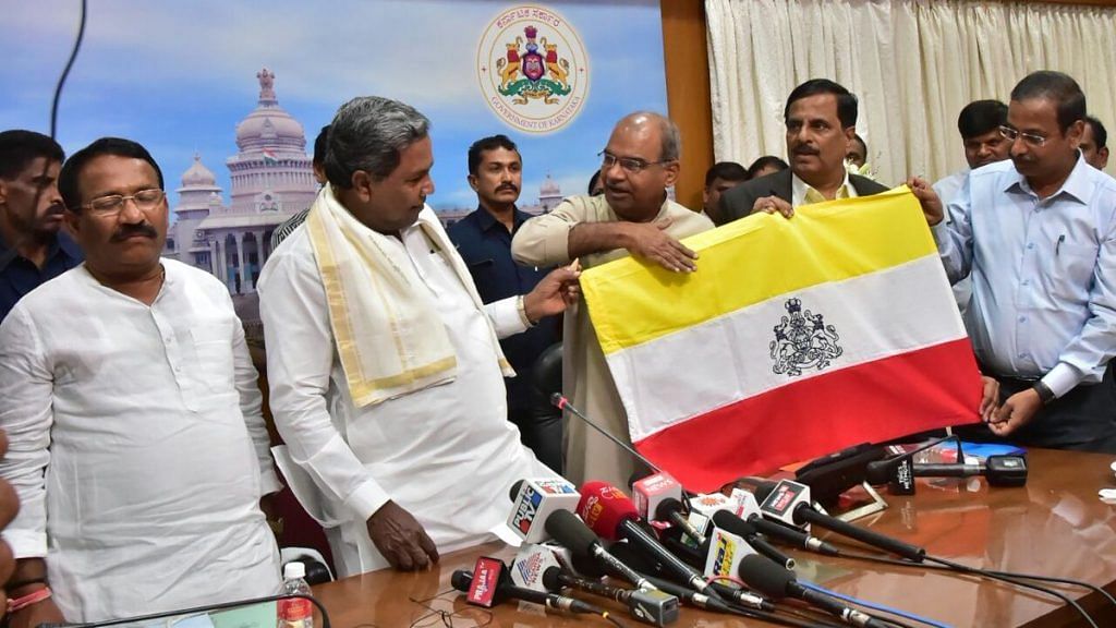 Siddaramaiah unveiling the state flag | Twitter