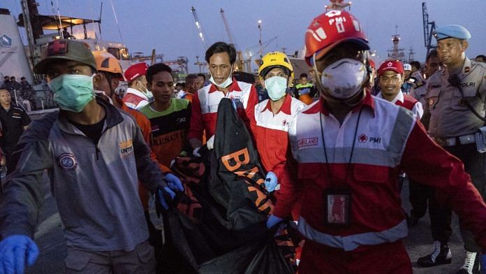 Search and rescue team members carry a body recovered from the crash on the dockside at Tanjung Priok Port in Jakarta, Indonesia | Rony Zakaria/Bloomberg