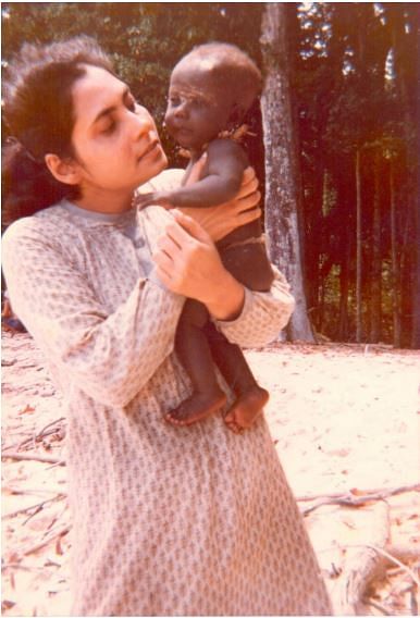 A Jarawa mother trusted her 3 month old baby with Madhumala, this is a gesture of acceptance of an outsider by the tribe. Jarawa mothers feed their babies from their mouth directly into the baby’s mouth, in a similar manner as the birds feed their young