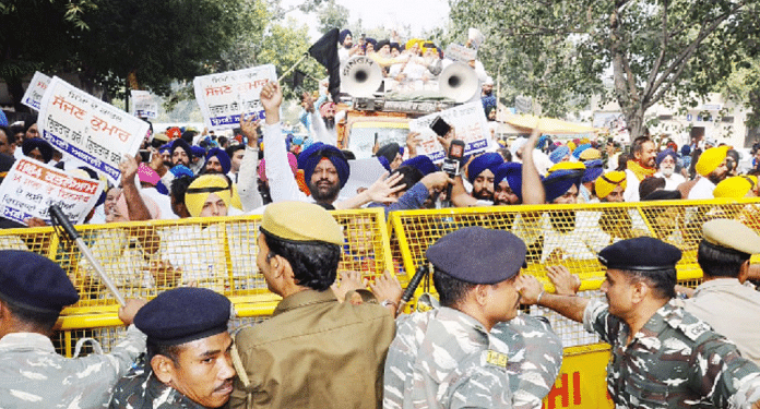 File photo of Sikh Sangat members demanding that Sajjan Kumar face the law in the 1984 anti-Sikh riots case, outside UPA chairperson Sonia Gandhi's house | @Harsimrat Kaur Badal/Twitter