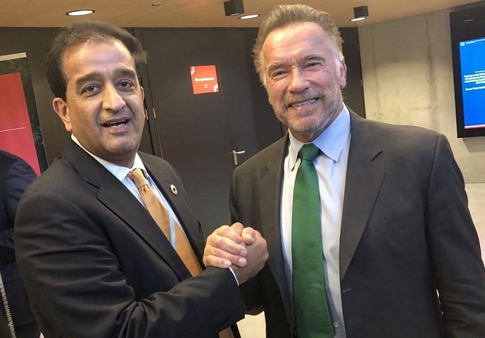 Arnold Schwarzenegger with Pak official