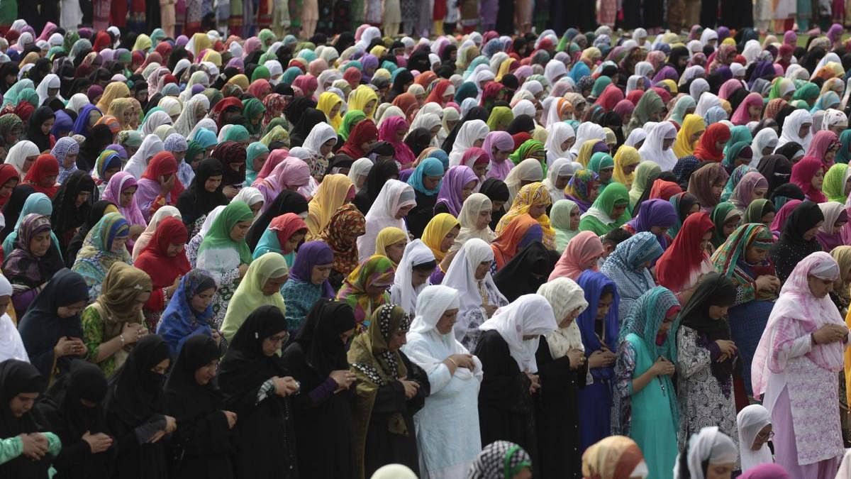 A gathering of Muslim women offering prayers
