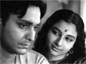 Soumitra Chatterjee and Sharmila Tagore in Satyajit Ray's Apur Sansar | YouTube
