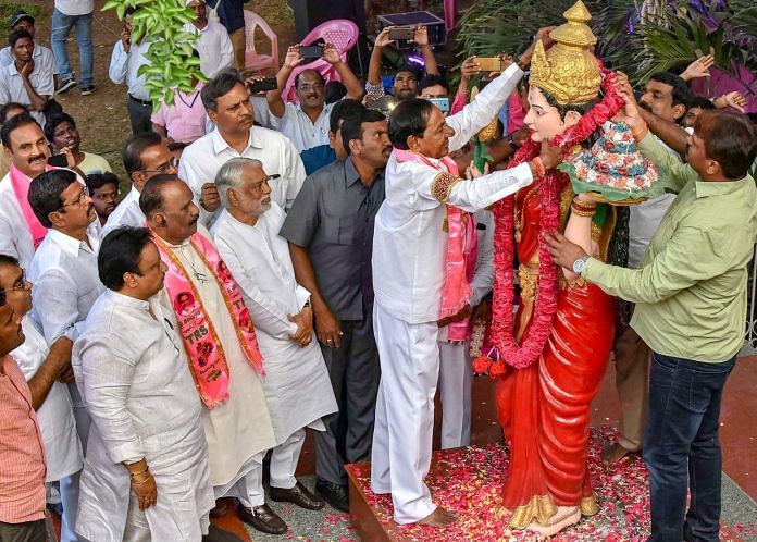 Telangana Rashtra Samithi (TRS) chief K Chandrasekhar Rao garlands the statue of 'Telangana Talli' after his party won the state Assembly elections