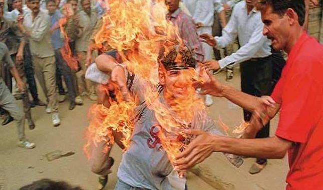 Rajeev Goswami a Mandal agitáció során felgyújtotta magát | Facebook