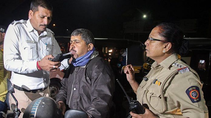 Mumbai: A traffic policeman takes breath alcohol test of a motorcyclist in the wee hours of New Year 2019, in Thane, Tuesday, Jan. 1, 2019. (PTI Photo)